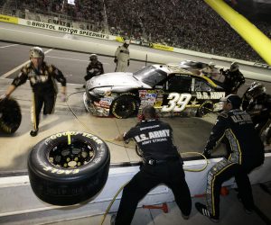 Flickr_-_The_U.S._Army_-_Army_Racing_pit_stop-min